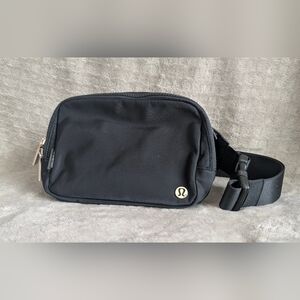 lululemon athletica Black Belt Bag 2L